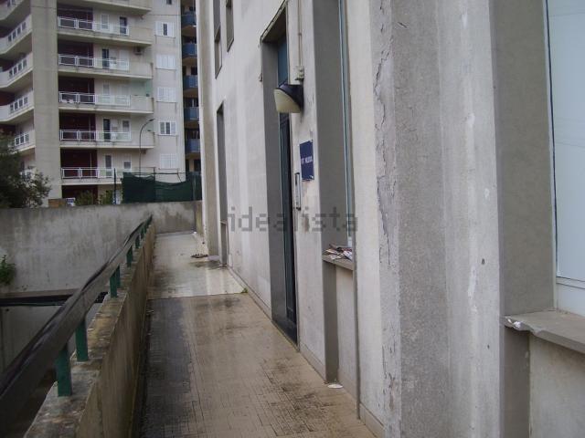 Ufficio in affitto di 145 m² in Via Paestum, 20