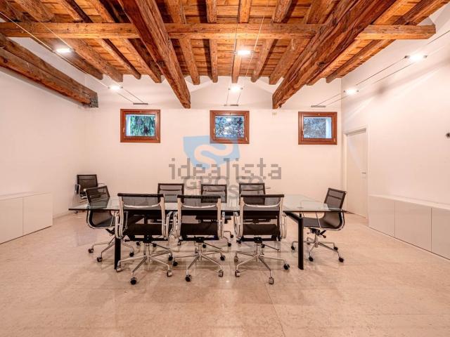 Ufficio in affitto di 145 m² in Via Schiavonia