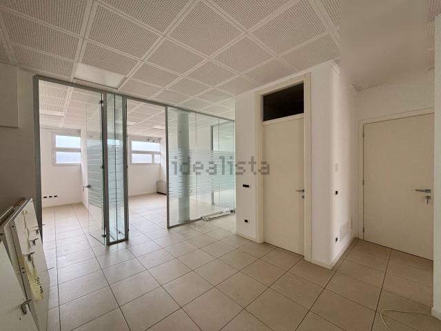 Ufficio in affitto di 145 m² in Via Tentori