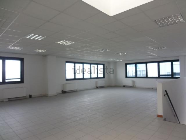 Ufficio in affitto di 146 m² in Via Richard Wagner
