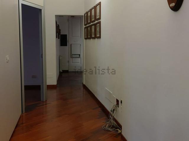 Ufficio in affitto di 149 m² in Via Monte Grappa, 11