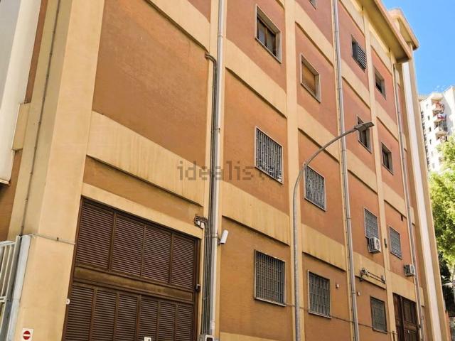 Ufficio in affitto di 1400 m² in Via Ducezio, 3