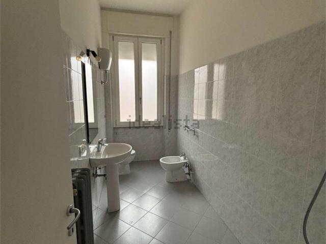 Ufficio in affitto di 140 m²
