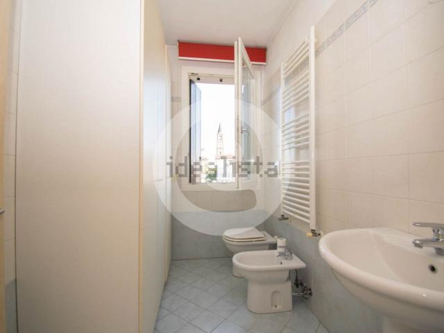 Ufficio in affitto di 140 m²