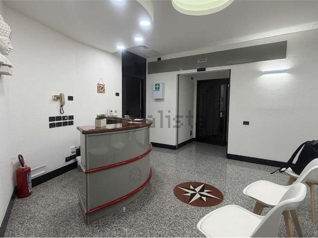 Ufficio in affitto di 140 m²