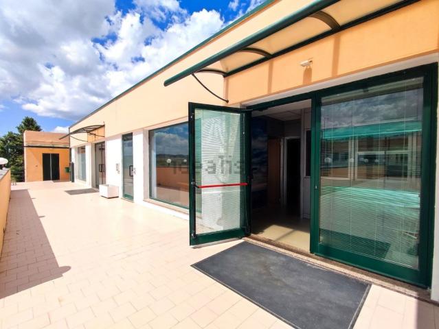 Ufficio in affitto di 140 m² in Strada Nazionale Adriatica Sud, 114