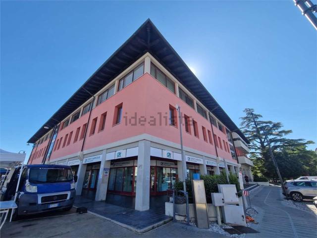 Ufficio in affitto di 140 m² in Piazza della Vittoria, 21