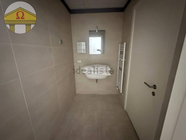 Ufficio in affitto di 140 m² in Piazza delle Istituzioni