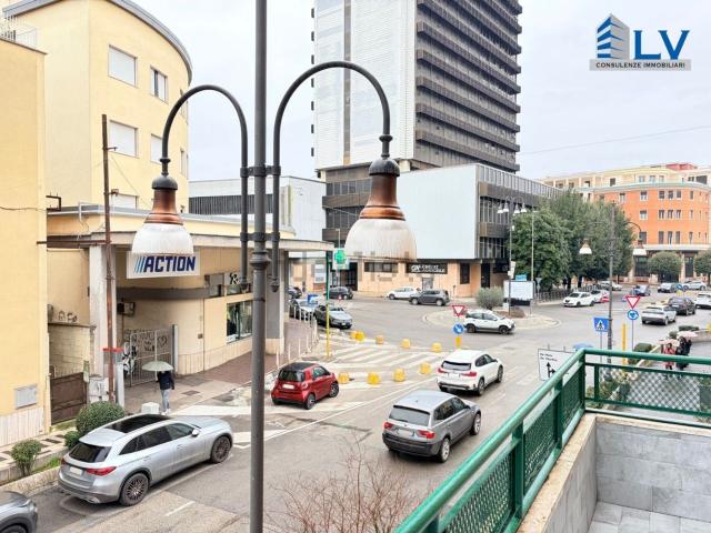 Ufficio in affitto di 140 m² in Via Aldo Moro