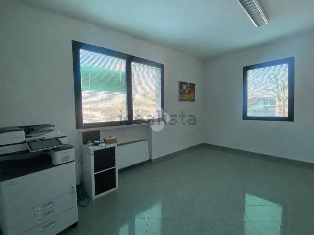 Ufficio in affitto di 140 m² in Via Brigata Reggio, 1