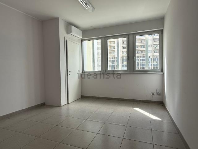 Ufficio in affitto di 140 m² in Via Dante Alighieri, 2