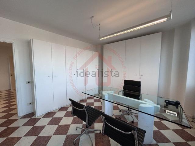 Ufficio in affitto di 140 m² in Via San Marco, 140
