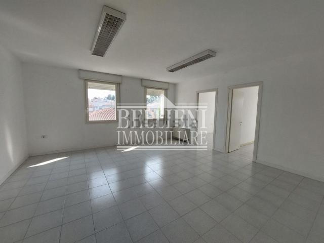 Ufficio in affitto di 140 m² in Via Verona