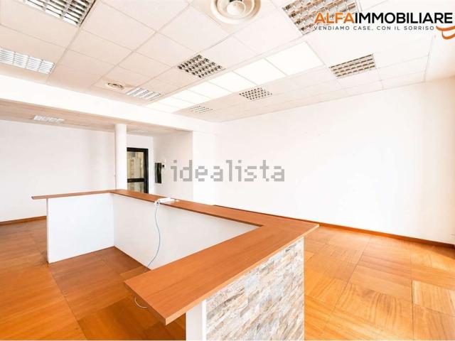 Ufficio in affitto di 140 m² in Viale Primo Levi, 11