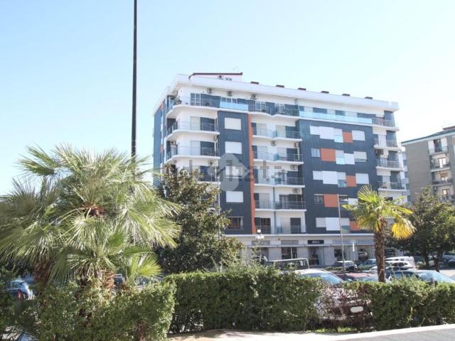 Ufficio in affitto di 143 m² in Via Kennedy, 94