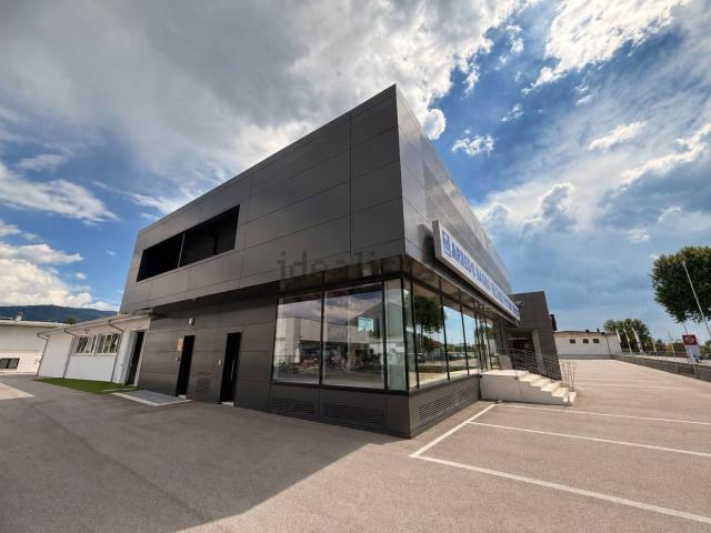 Ufficio in affitto di 143 m² in Via Tiziano Vecellio, 30