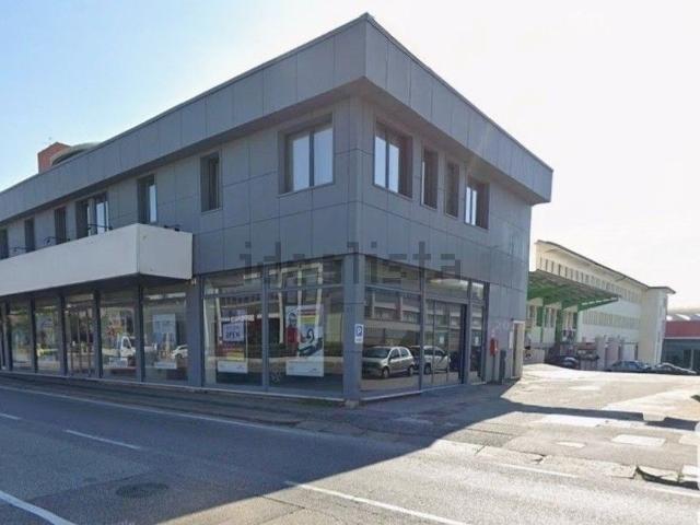 Ufficio in affitto di 154 m² in Viale del Lavoro, 35