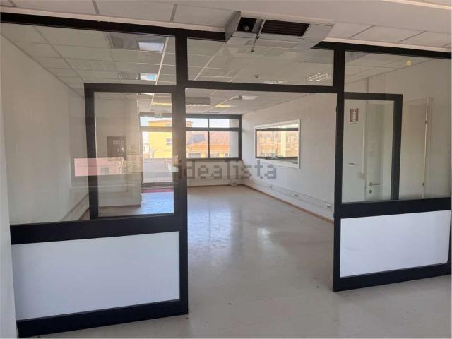 Ufficio in affitto di 155 m² in Strada Statale 9 Via Emilia