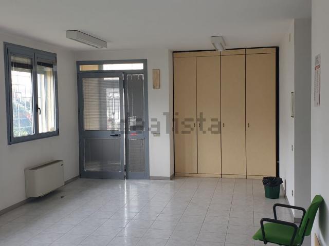 Ufficio in affitto di 155 m² in Via dell&apos  Artigianato, 31