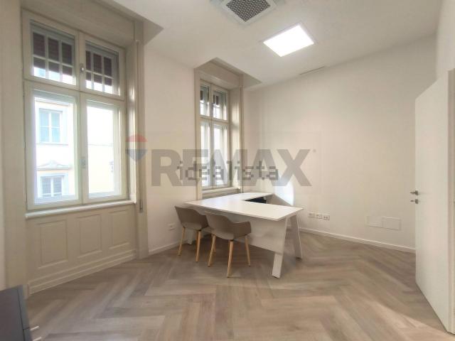 Ufficio in affitto di 155 m² in Via San Nicolò, 7