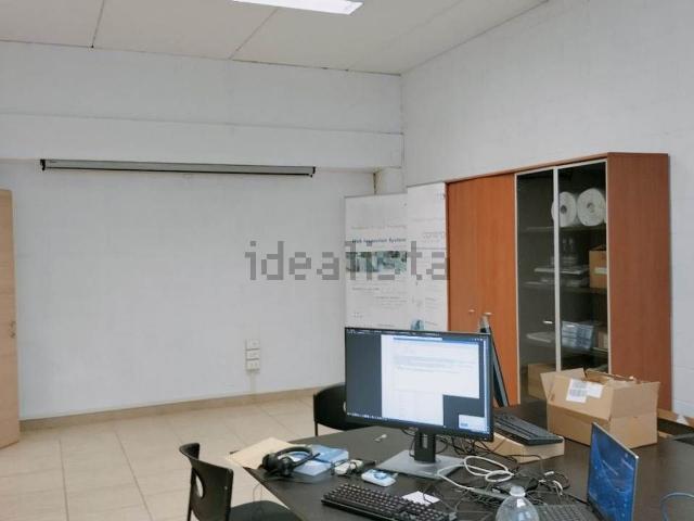 Ufficio in affitto di 150 m²