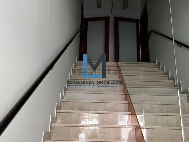 Ufficio in affitto di 150 m²