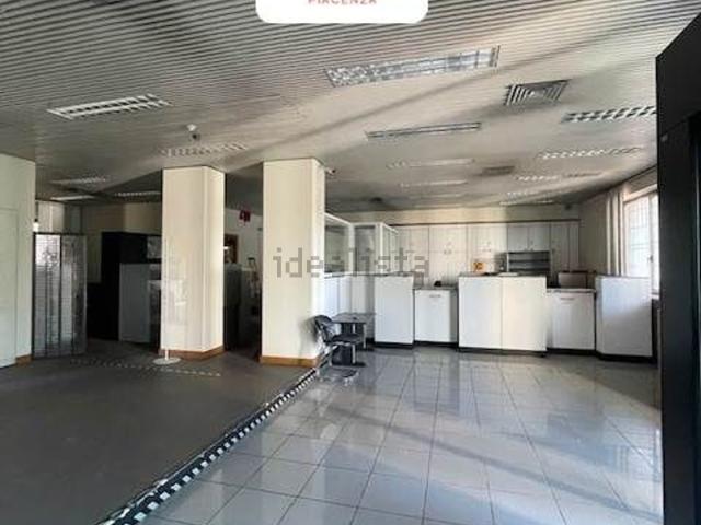Ufficio in affitto di 150 m²