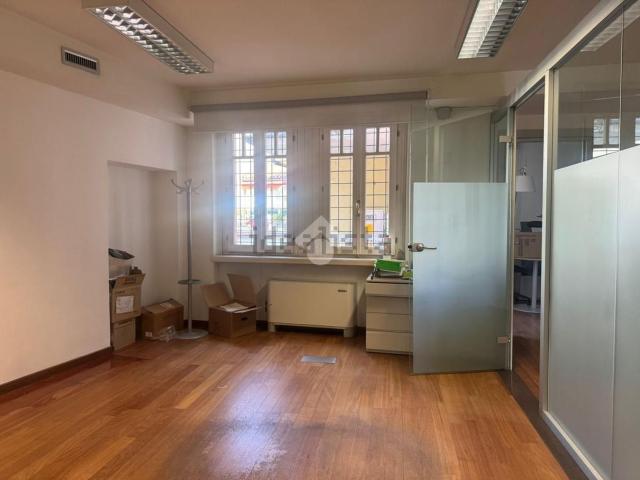 Ufficio in affitto di 150 m² in Piazza della Libertà, 9
