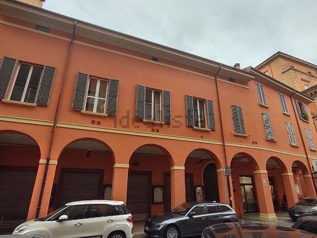 Ufficio in affitto di 150 m² in Via Monte Grappa, 11