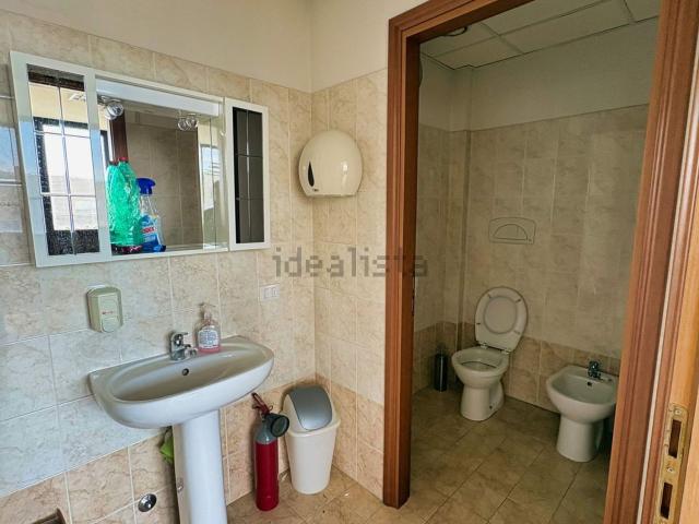 Ufficio in affitto di 150 m² in Via Newton