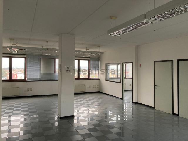 Ufficio in affitto di 150 m² in Via Brondi