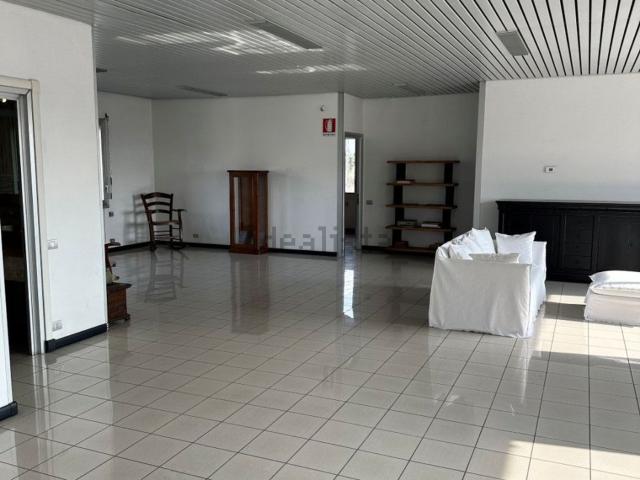 Ufficio in affitto di 150 m² in Via Campagnola, 5