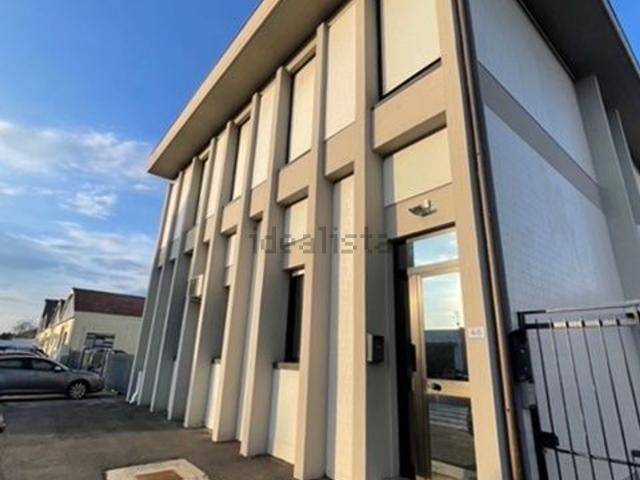 Ufficio in affitto di 150 m² in Via delle Fonti, 352