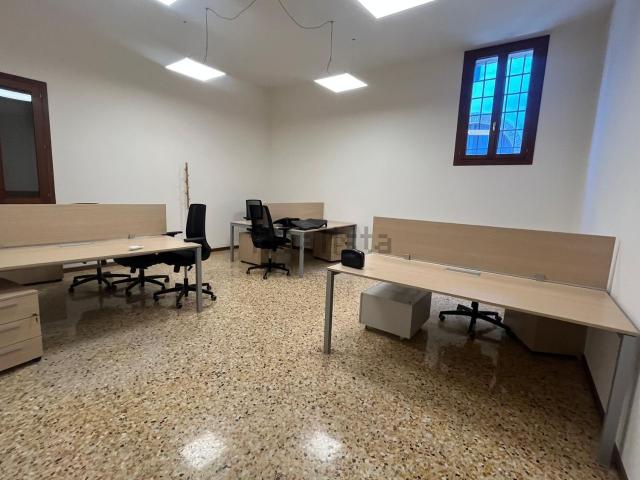 Ufficio in affitto di 150 m² in Via Giacomo Matteotti