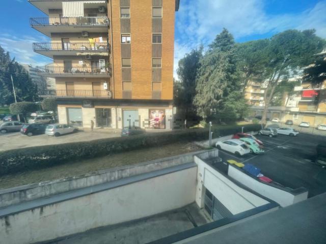 Ufficio in affitto di 150 m² in Via Kennedy, 63