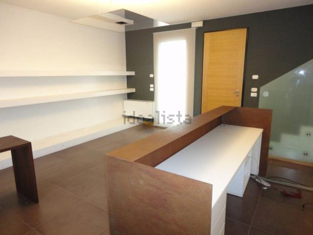 Ufficio in affitto di 150 m² in Via Salata