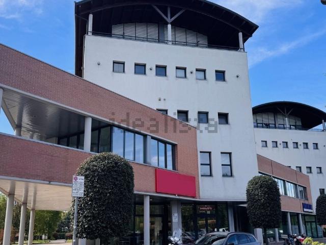 Ufficio in affitto di 150 m² in Via Salvatore Quasimodo, 44