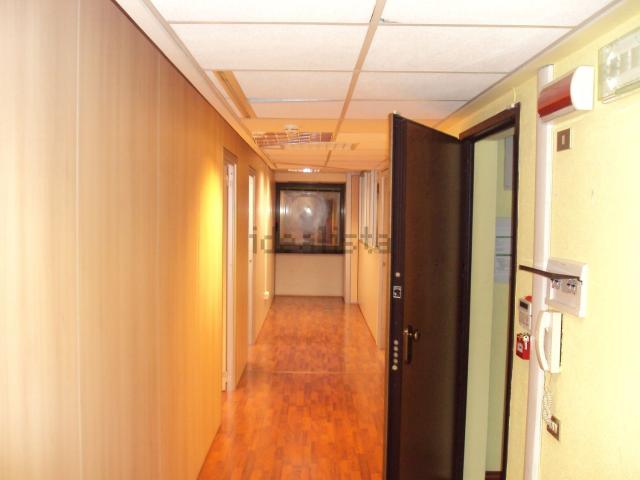 Ufficio in affitto di 150 m² in Via San Tommaso D&apos Aquino