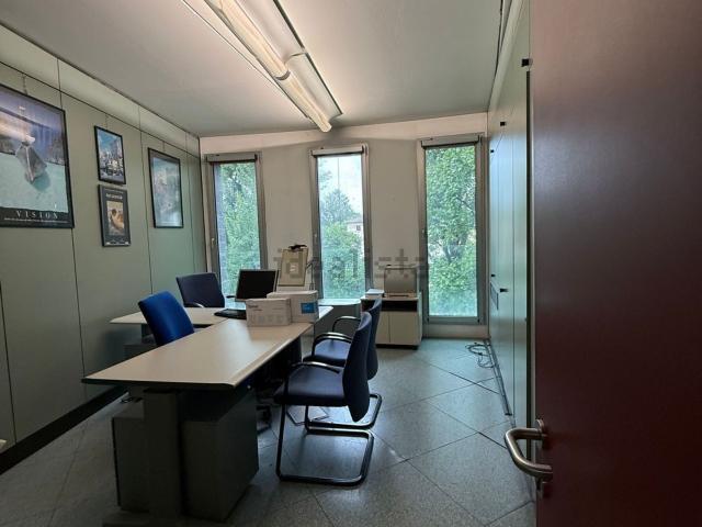 Ufficio in affitto di 150 m² in Via Venezuela