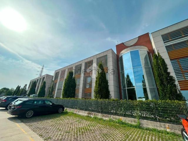 Ufficio in affitto di 152 m² in Via Sommacampagna