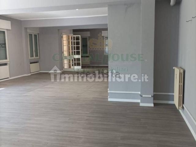Ufficio in affitto di 153 m² in Via Alfieri Maserati, 10