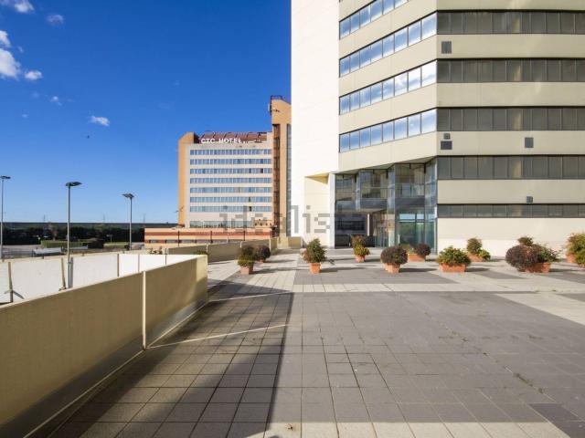 Ufficio in affitto di 1640 m² in Via Monte Pastello, 26