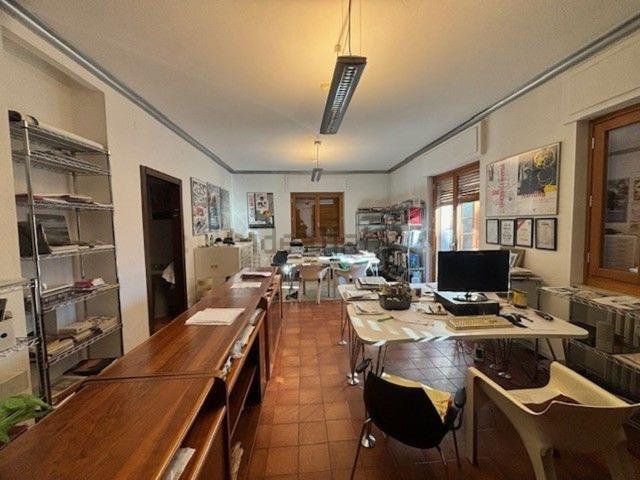 Ufficio in affitto di 164 m²