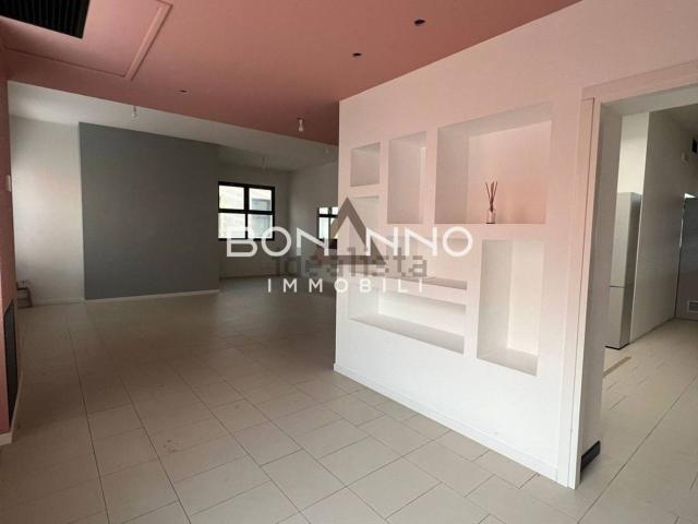 Ufficio in affitto di 165 m² in Circonvallazione Est, 1