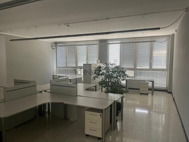 Ufficio in affitto di 166 m² in Via Giovanni Savelli, 20