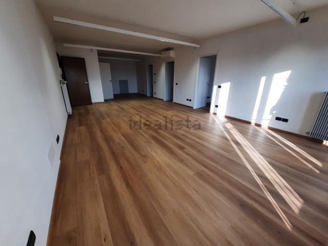 Ufficio in affitto di 168 m²