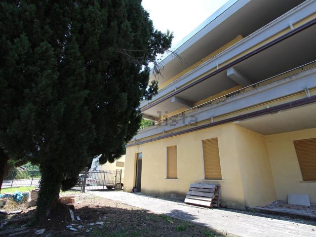 Ufficio in affitto di 169 m² in Viale Assisi, 84