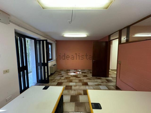 Ufficio in affitto di 160 m²