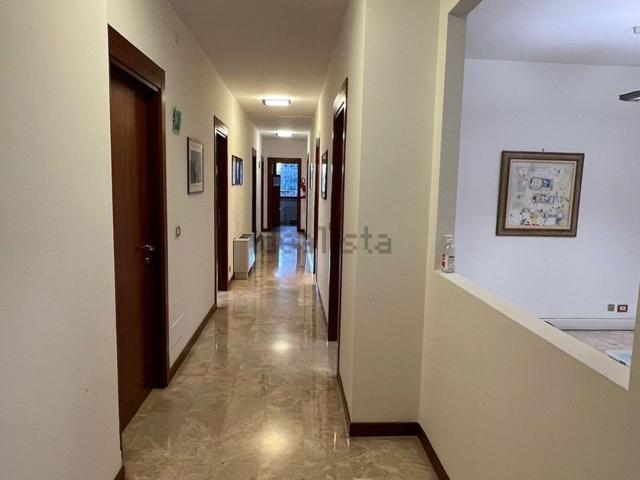Ufficio in affitto di 160 m² in Corso Porta Nuova