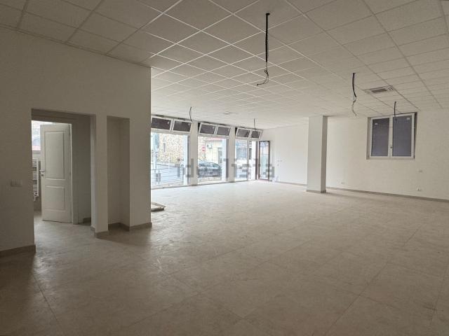 Ufficio in affitto di 160 m² in Via Bologna, 164
